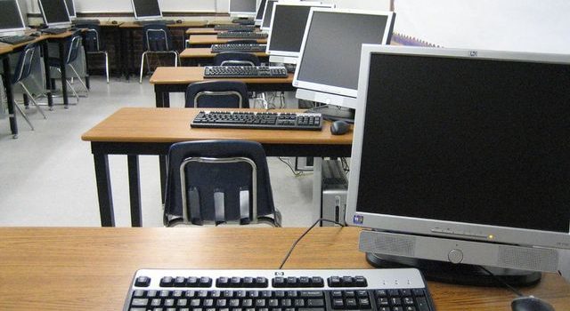 デジタルサイネージが切り拓く未来型情報発信と社会インフラ化の最前線